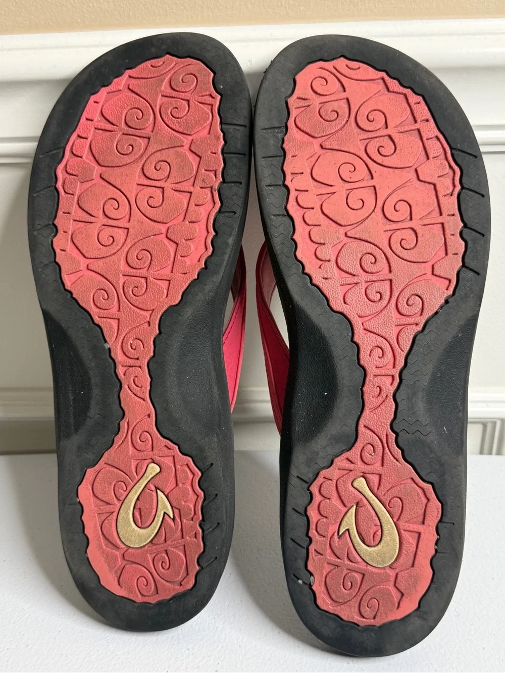 Women’s OluKai Ohana Black & Hot Pink/Coral Flip Flops size 11
